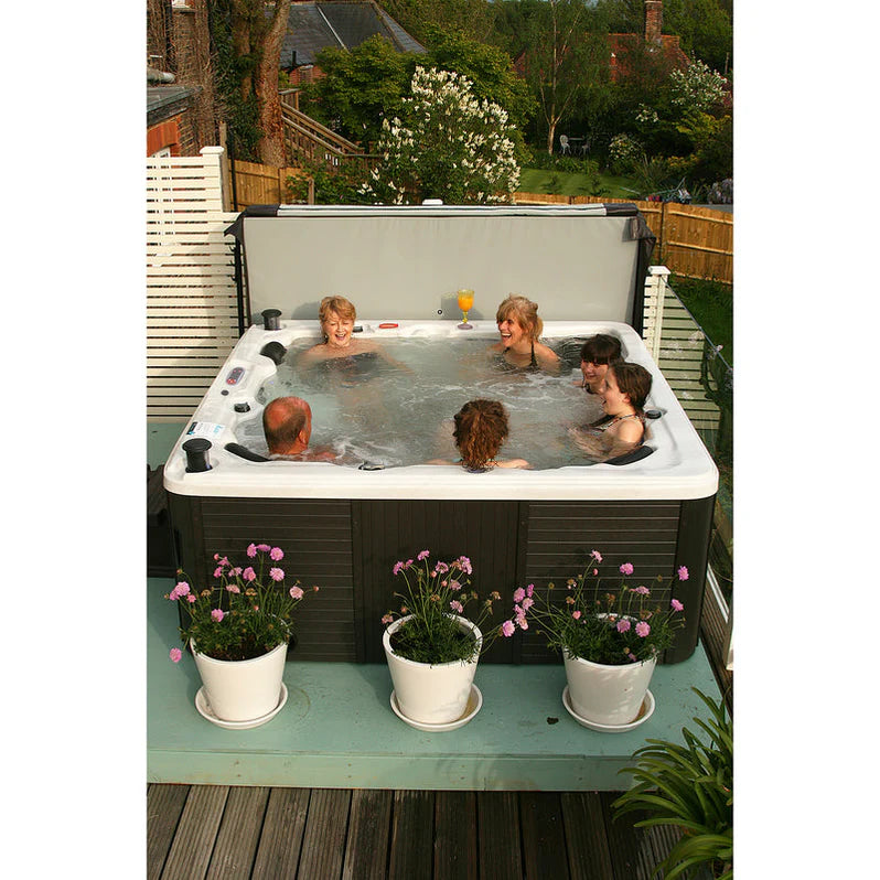 CANADIAN SPA COMPANY Toronto UV 44-Jet 5-6 Person Hot tub