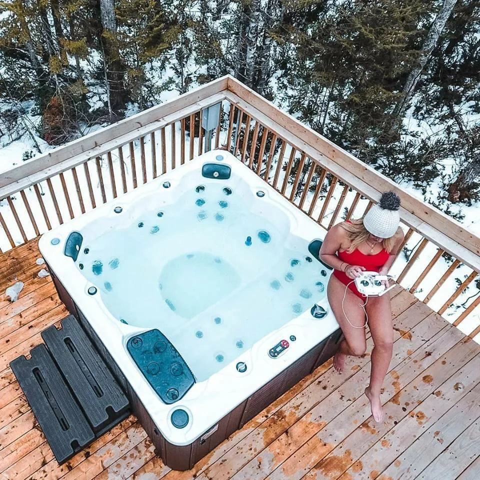 CANADIAN SPA COMPANY Winnipeg AI Hot Tub |5-6-Person 35-Jet